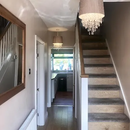 3 Bedroom With Stunning Views And Hot Tub Birmingham
